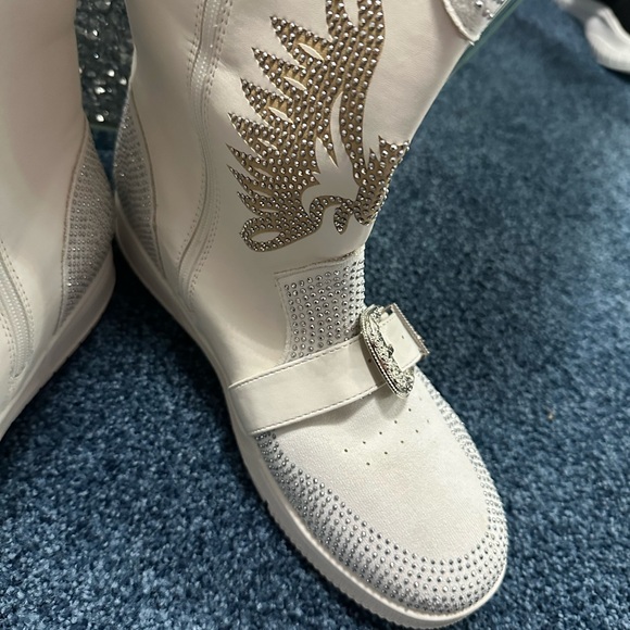 Cape Robbin White or black Boots with Silver Accents - Picture 10 of 14